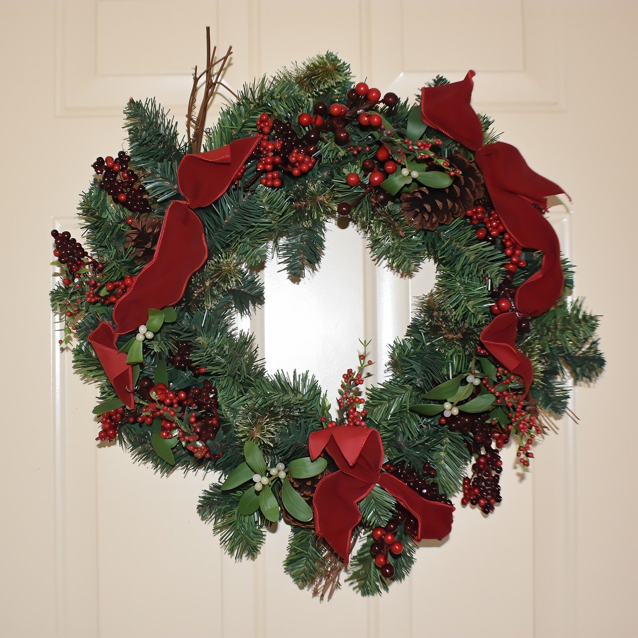 Easy DIY Wreaths to Decorate Your Doors